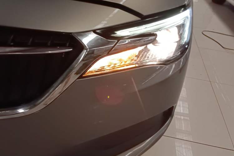 Used Buick GL6 2018 18T 6-Seater Elite Model Left Front Headlight