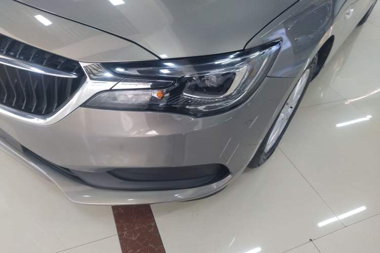 Used Buick GL6 2018 18T 6-Seater Elite Model Left Front Headlight