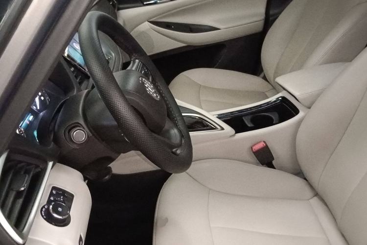Used Buick GL6 2018 18T 6-Seater Elite Model Left Front Seat