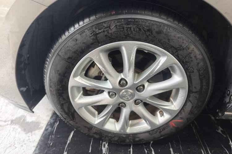 Used Buick GL6 2018 18T 6-Seater Luxury Model Left Front Wheel Hub
