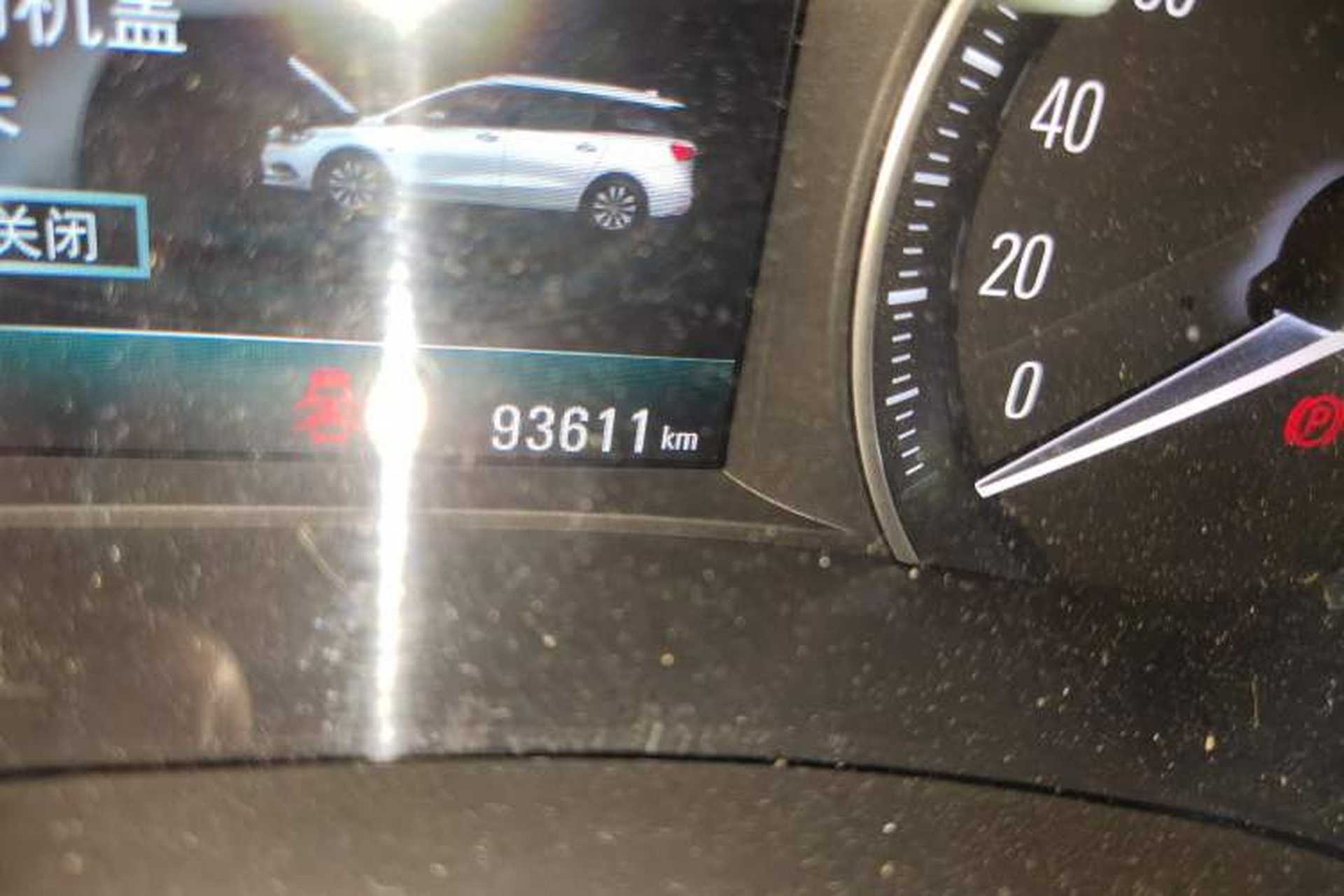 Used Buick GL6 2018 18T 6-Seater Elite Model Odometer Close Up