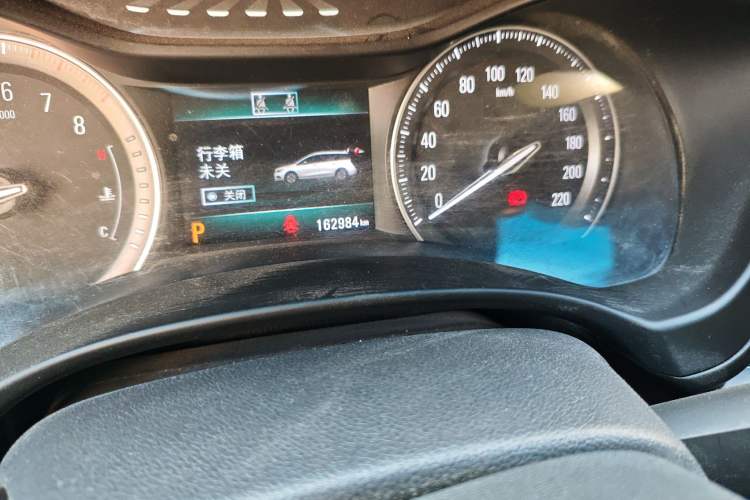 Used Buick GL6 2018 18T 6-Seater Prestige Model Odometer Close Up