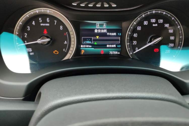 Used Buick GL6 2018 18T 6-Seater Luxury Model Odometer Close Up