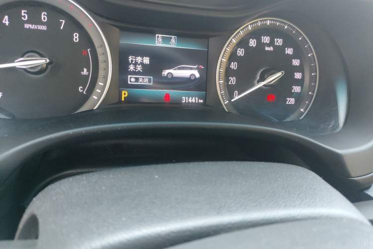 Used Buick GL6 2018 18T 6-Seater Luxury Model Odometer Close Up