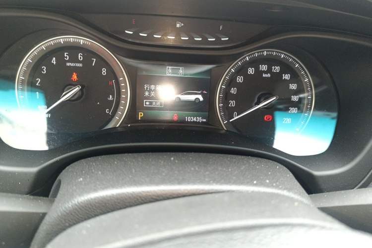 Used Buick GL6 2018 18T 6-Seater Prestige Model Odometer Close Up