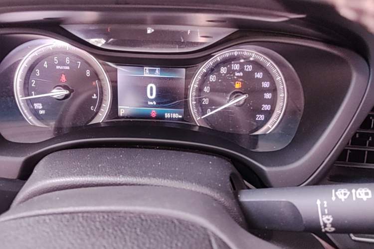 Used Buick GL6 2018 18T 6-Seater Luxury Model Odometer Close Up
