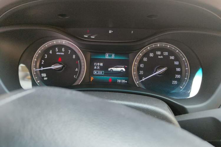 Used Buick GL6 2018 18T 6-Seater Luxury Model Odometer Close Up