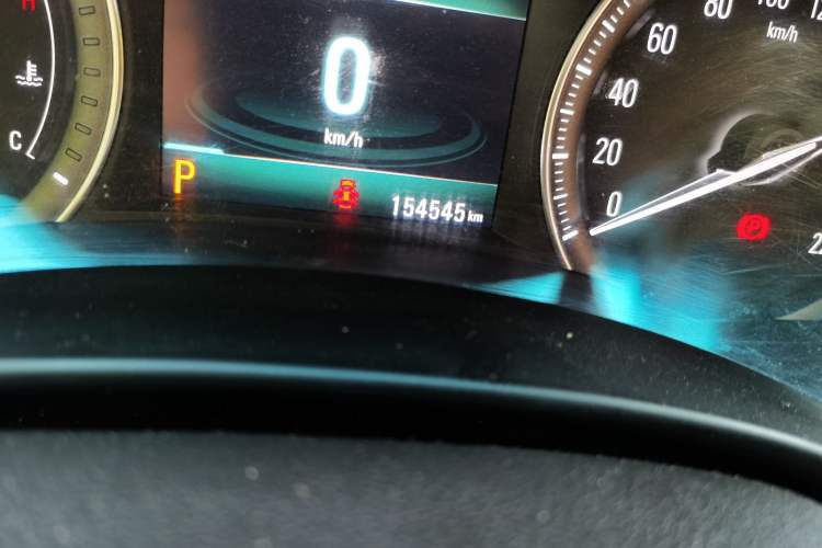 Used Buick GL6 2018 18T 6-Seater Luxury Model Odometer Close Up