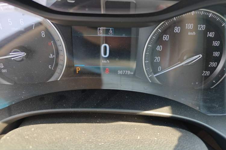 Used Buick GL6 2018 18T 6-Seater Prestige Model Odometer Close Up