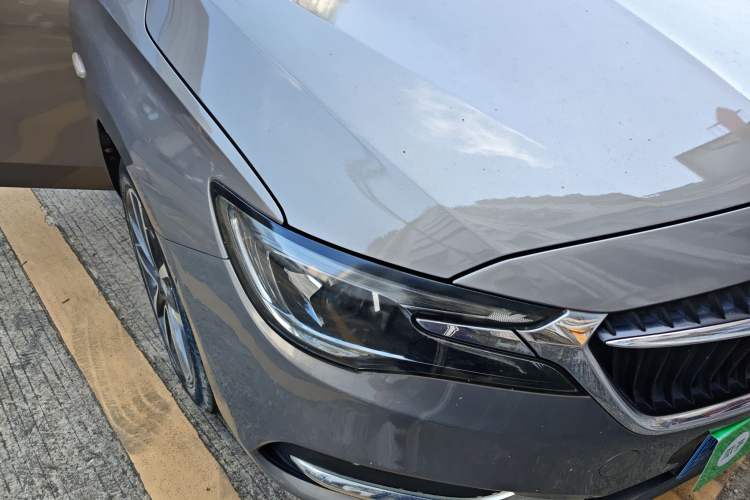 Used Buick GL6 2018 18T 6-Seater Prestige Model Right Front Headlight