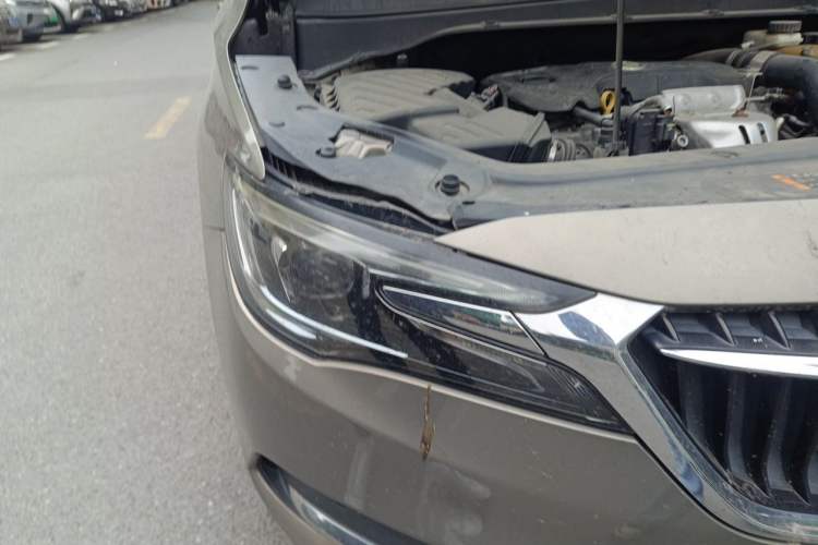 Used Buick GL6 2018 18T 6-Seater Prestige Model Right Front Headlight