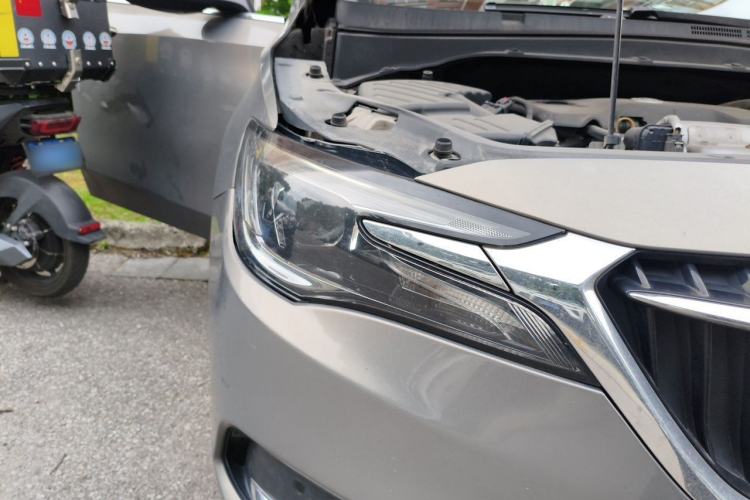 Used Buick GL6 2018 18T 6-Seater Prestige Model Right Front Headlight