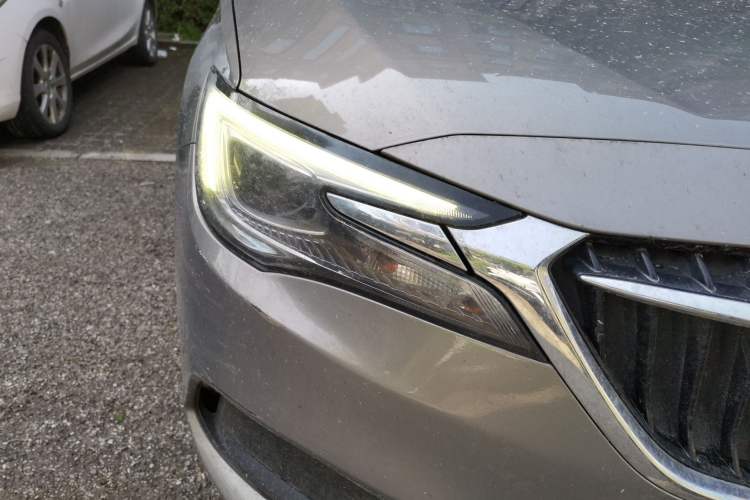 Used Buick GL6 2018 18T 6-Seater Luxury Model Right Front Headlight