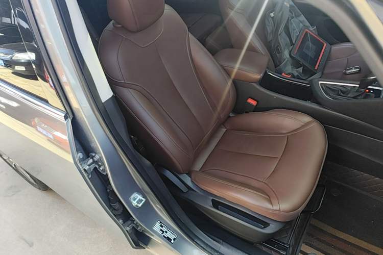 Used Buick GL6 2018 18T 6-Seater Prestige Model Right Front Seat