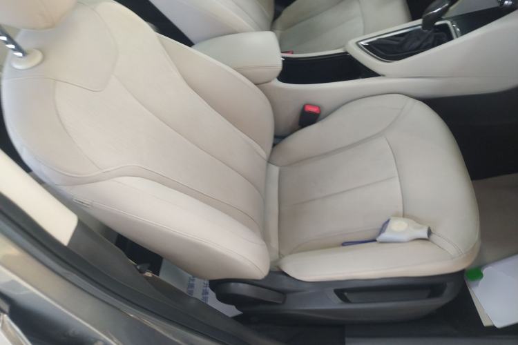 Used Buick GL6 2018 18T 6-Seater Elite Model Right Front Seat
