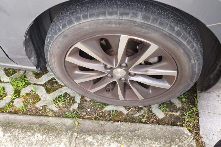 Used Buick GL6 2018 18T 6-Seater Prestige Model Right Front Wheel Hub