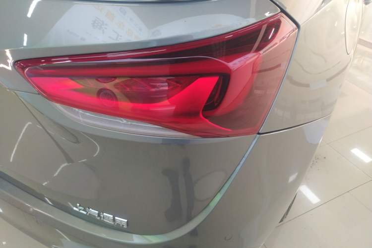 Used Buick GL6 2018 18T 6-Seater Elite Model Right Rear Taillight