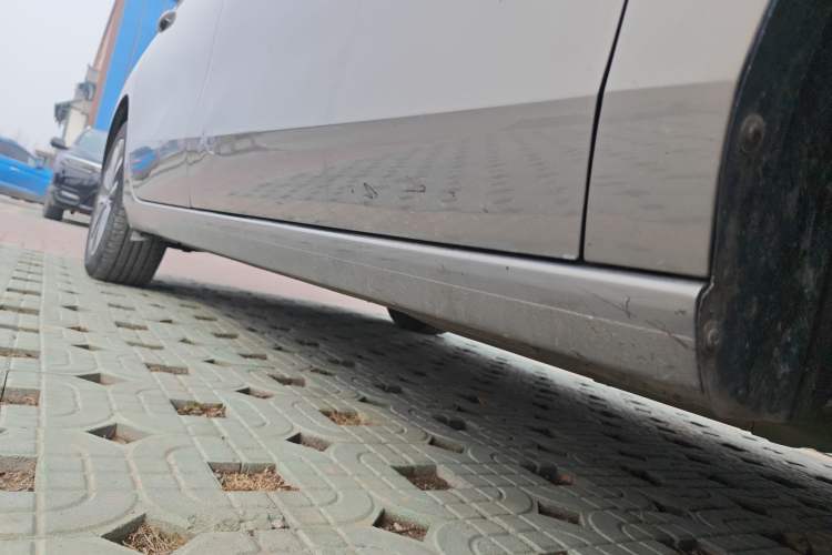 Used Buick GL6 2018 18T 6-Seater Prestige Model Right Side Sill