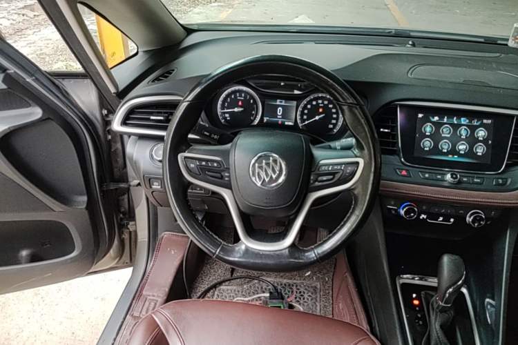 Used Buick GL6 2018 18T 6-Seater Luxury Model Steering Wheel