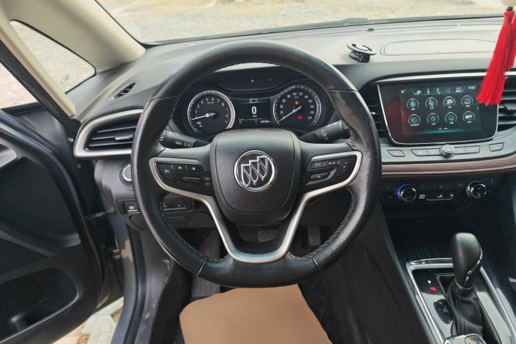 Used Buick GL6 2018 18T 6-Seater Prestige Model Steering Wheel