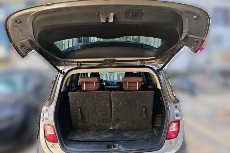 Used Buick GL6 2018 18T 6-Seater Prestige Model Trunk