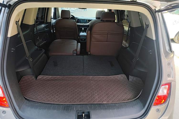 Used Buick GL6 2018 18T 6-Seater Prestige Model Trunk