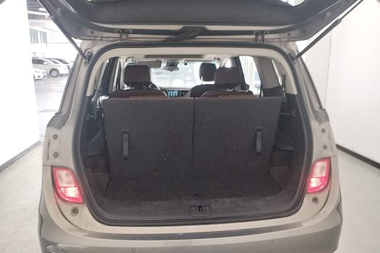 Used Buick GL6 2018 18T 6-Seater Luxury Model Trunk