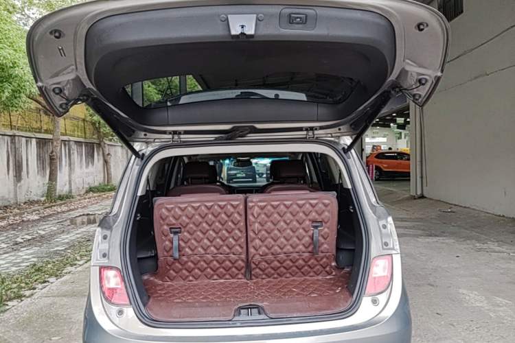 Used Buick GL6 2018 18T 6-Seater Luxury Model Trunk