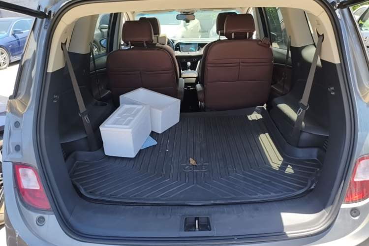Used Buick GL6 2018 18T 6-Seater Prestige Model Trunk