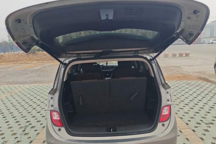 Used Buick GL6 2018 18T 6-Seater Prestige Model Trunk