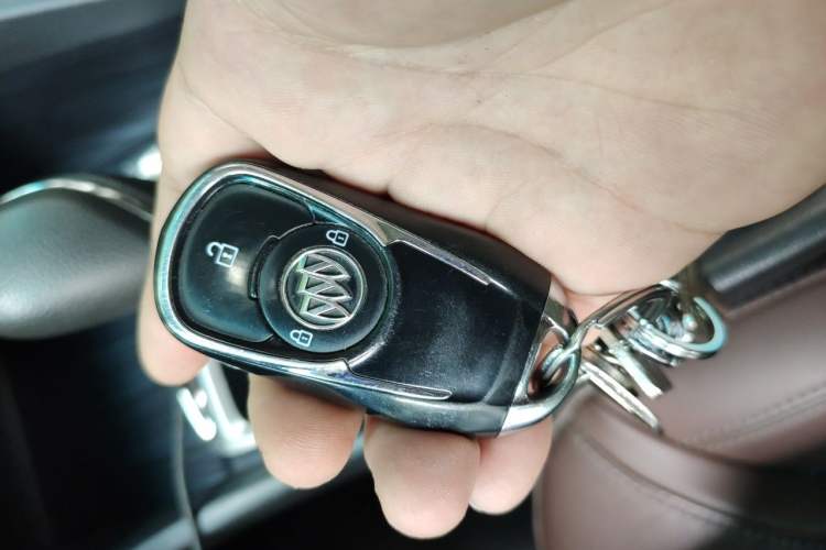 Used Buick GL6 2018 18T 6-Seater Luxury Model Vehicle Key
