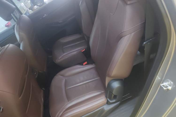 Used Buick GL6 2019 18T 6-Seater Connected Luxury Version China VI Standard Interior 4