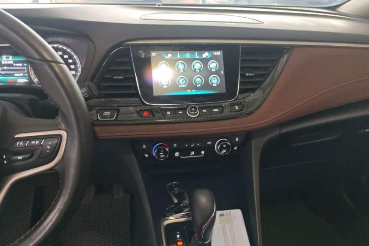 Used Buick GL6 2019 18T 6-Seater Connected Luxury Version China V Standard Audio And AC Panel