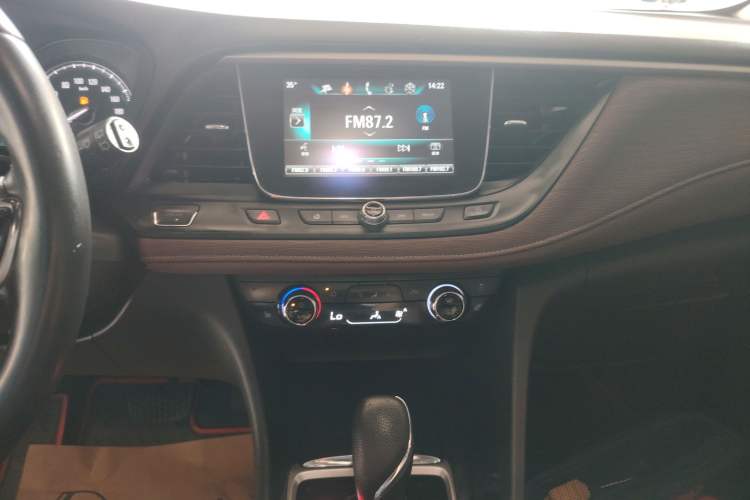 Used Buick GL6 2019 18T 6-Seater Connected Luxury Version China VI Standard Audio And AC Panel