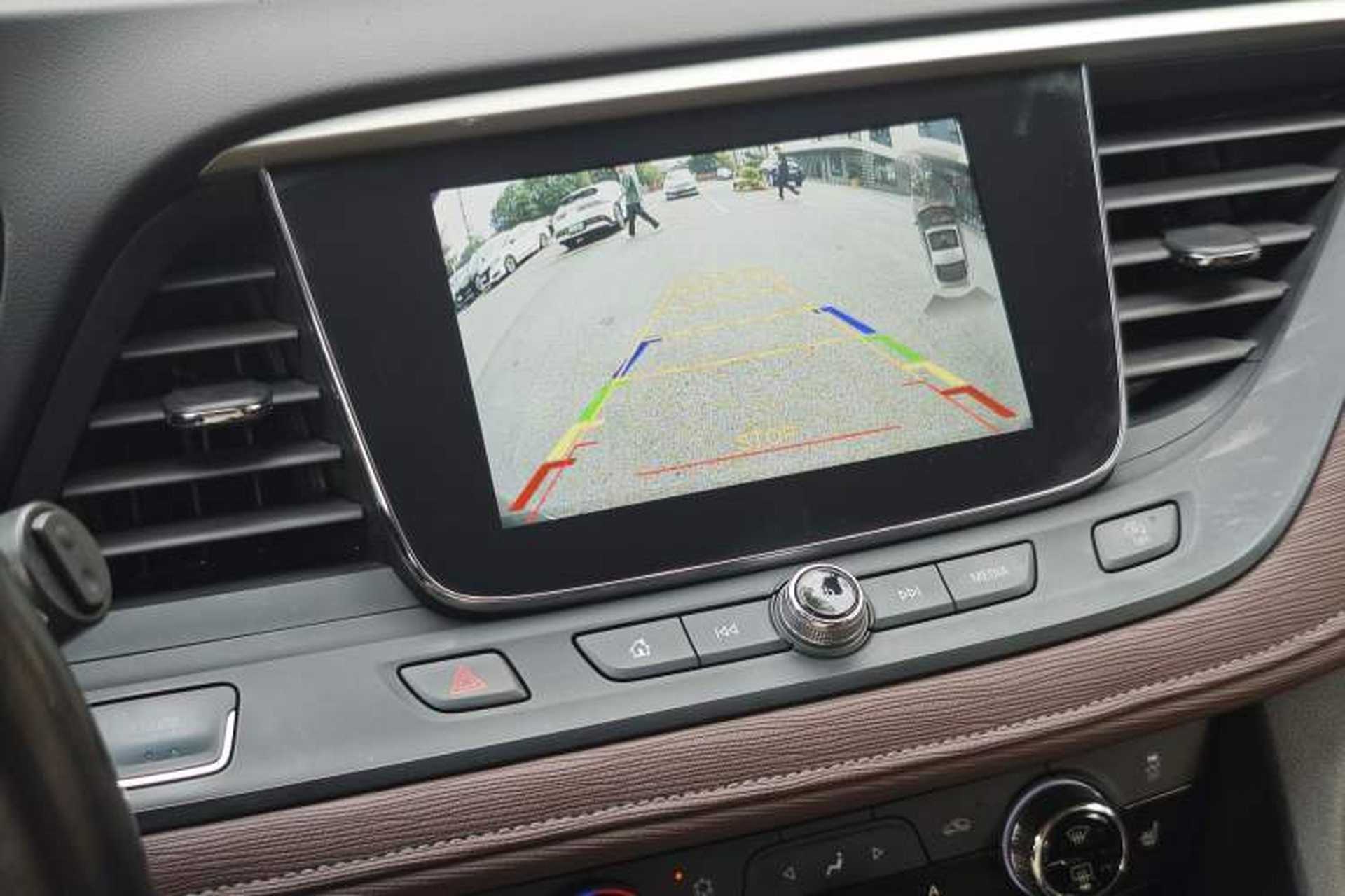 Used Buick GL6 2019 18T 6-Seater Connected Luxury Version China VI Standard Audio And AC Panel