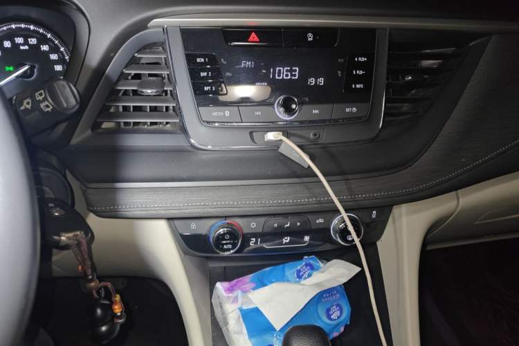 Used Buick GL6 2019 18T 6-Seater Elite Version China VI Standard Audio And AC Panel