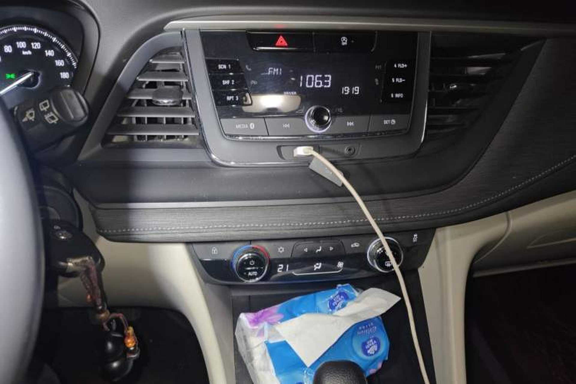 Used Buick GL6 2019 18T 6-Seater Elite Version China VI Standard Audio And AC Panel