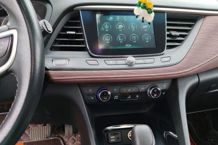 Used Buick GL6 2019 18T 6-Seater Connected Luxury Version China VI Standard Audio And AC Panel