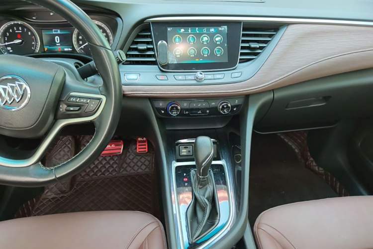 Used Buick GL6 2019 18T 6-Seater Connected Luxury Version China VI Standard Audio And AC Panel