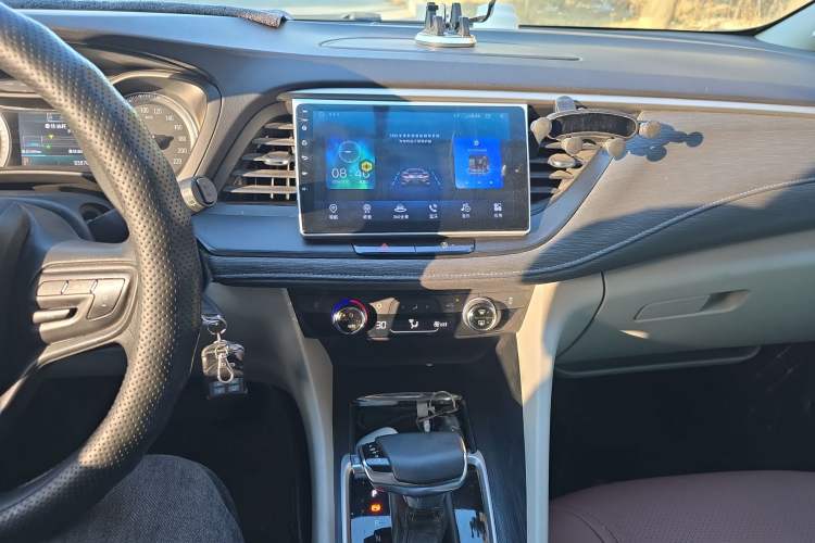 Used Buick GL6 2019 18T 6-Seater Elite Version China V Standard Audio And AC Panel