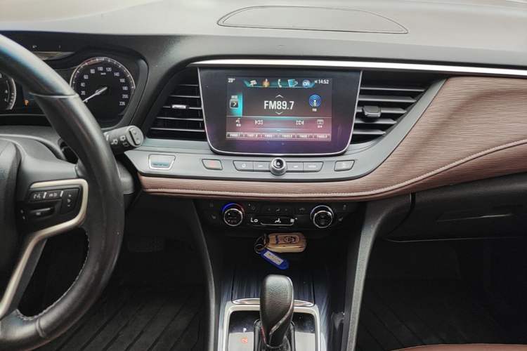 Used Buick GL6 2019 18T 6-Seater Connected Luxury Version China VI Standard Audio And AC Panel