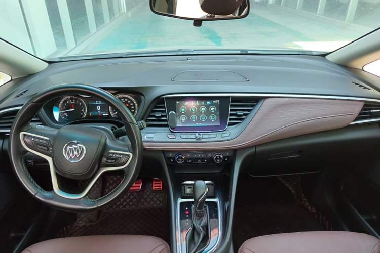 Used Buick GL6 2019 18T 6-Seater Connected Luxury Version China VI Standard Center Console
