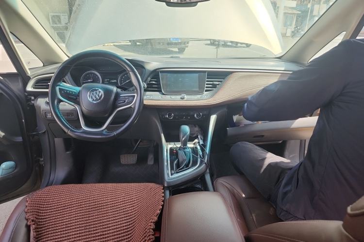 Used Buick GL6 2019 18T 6-Seater Connected Luxury Version China VI Standard Center Console