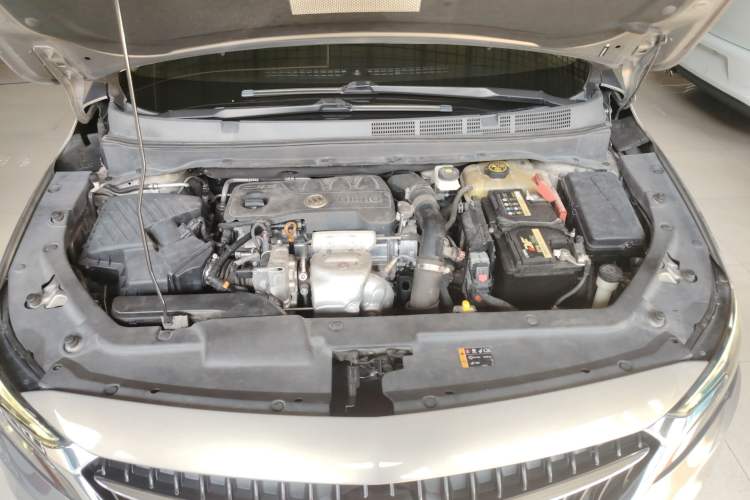 Used Buick GL6 2019 18T 6-Seater Connected Luxury Version China VI Standard Engine Bay