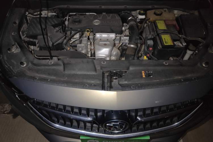 Used Buick GL6 2019 18T 6-Seater Elite Version China VI Standard Engine Bay