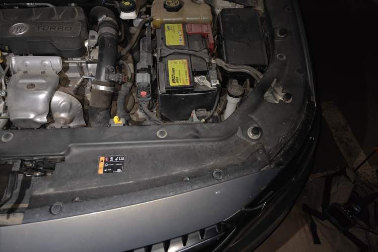 Used Buick GL6 2019 18T 6-Seater Elite Version China VI Standard Engine Bay Left