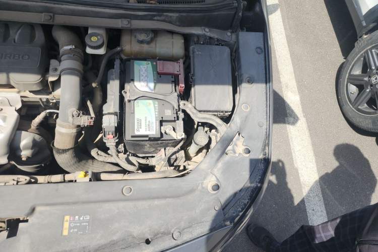 Used Buick GL6 2019 18T 6-Seater Connected Luxury Version China VI Standard Engine Bay Left