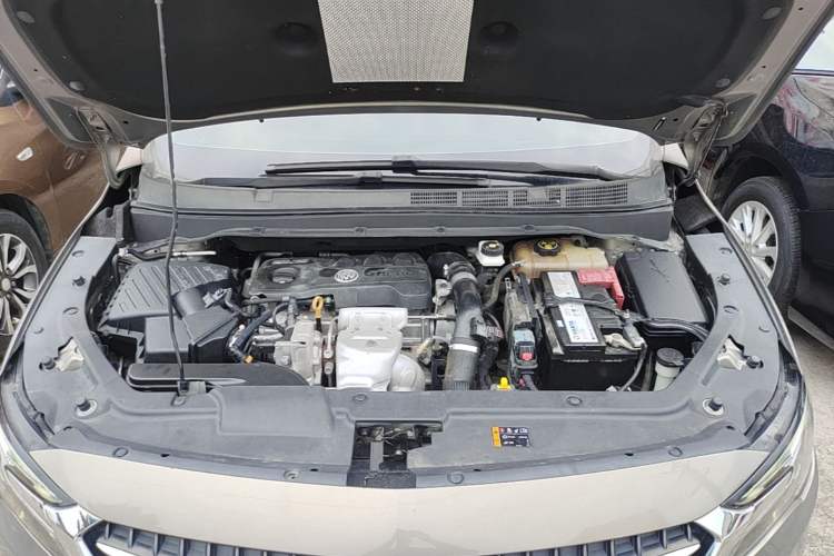 Used Buick GL6 2019 18T 6-Seater Connected Luxury Version China VI Standard Engine Bay