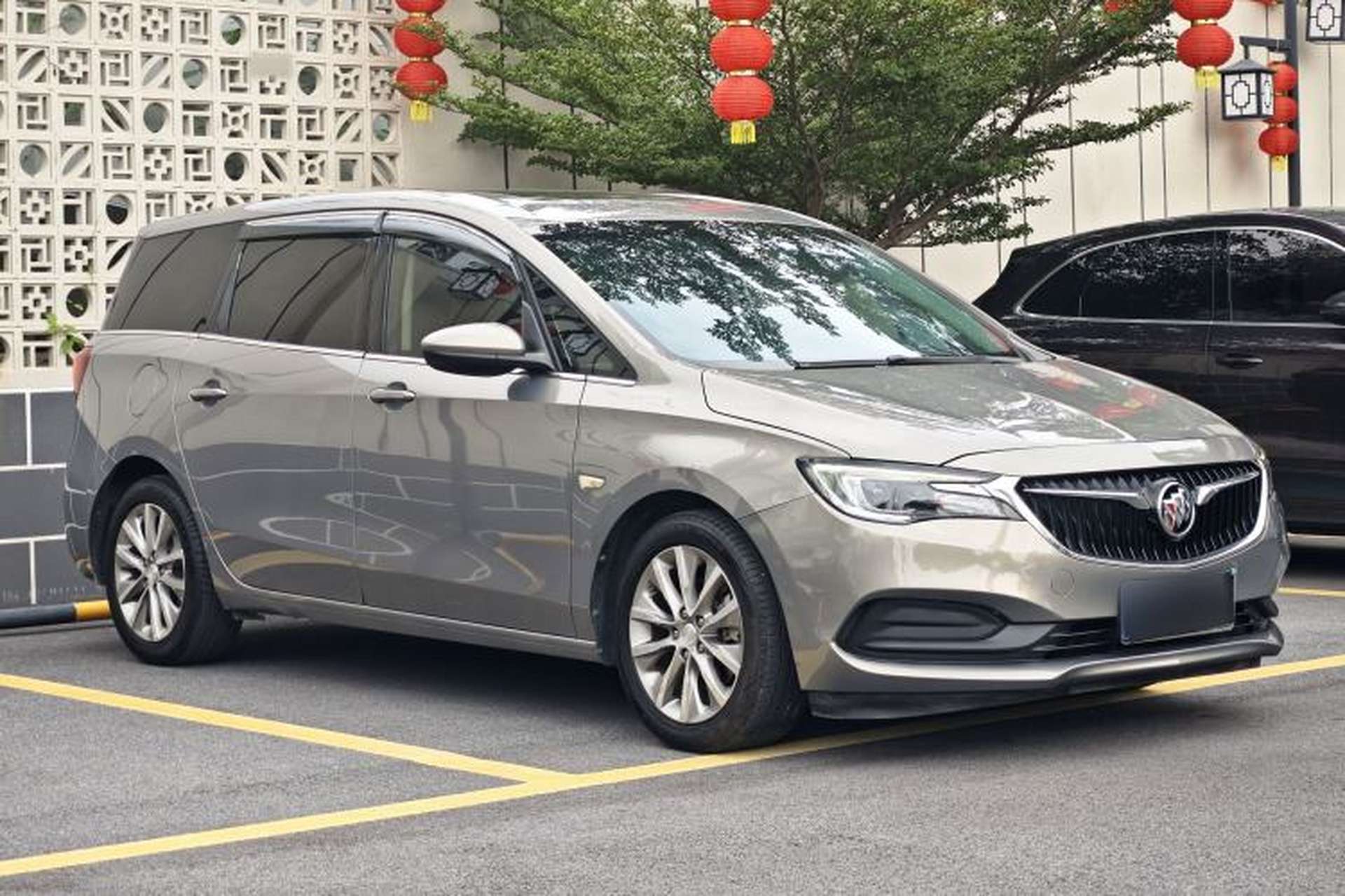 Used Buick GL6 2019 18T 6-Seater Connected Luxury Version China VI Standard Exterior 3