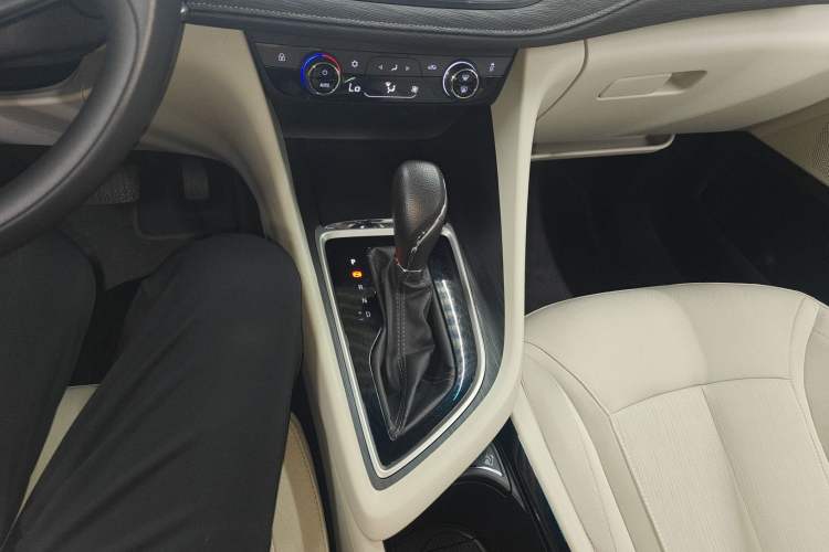 Used Buick GL6 2019 18T 6-Seater Elite Version China VI Standard Gear Lever